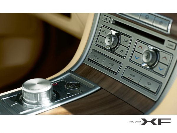 Jaguar XF, интериор.